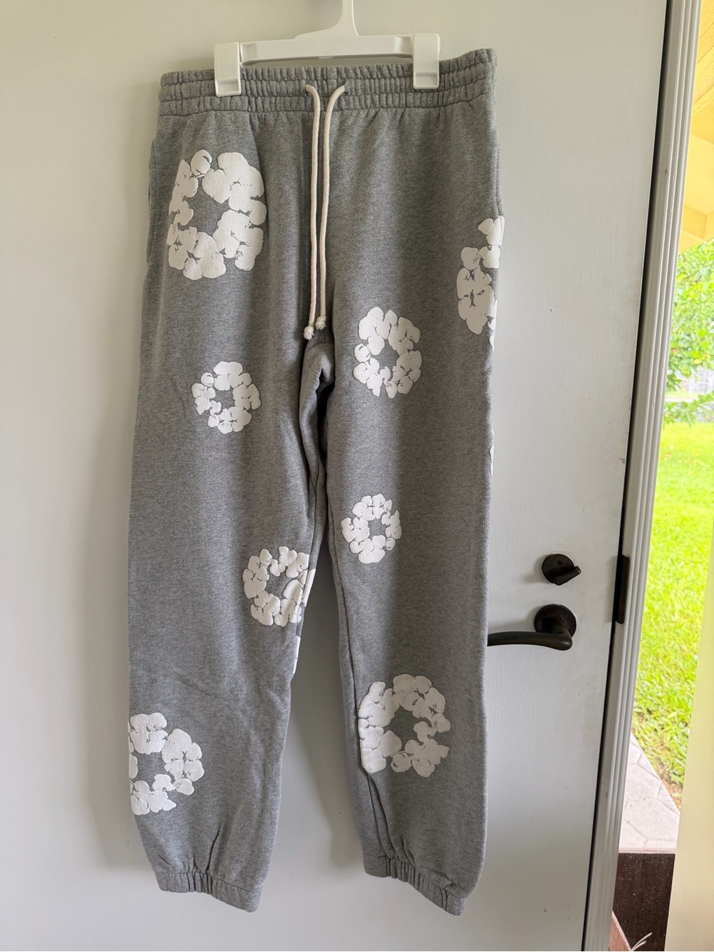 Denim Tears The Cotton Wreath Sweatpants Floral Gray Joggers loungewear